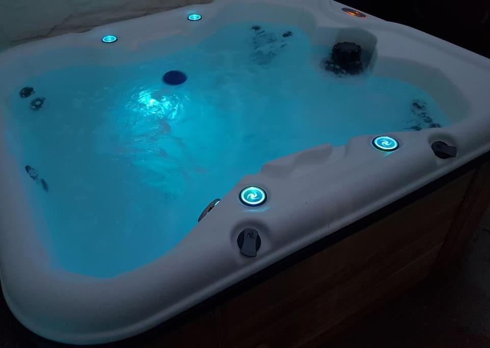 River Cottage Brecon: Hot Tub, Fire, Balcony, Wifi Екстериор снимка