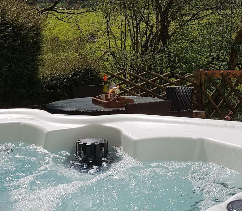 River Cottage Brecon: Hot Tub, Fire, Balcony, Wifi Екстериор снимка